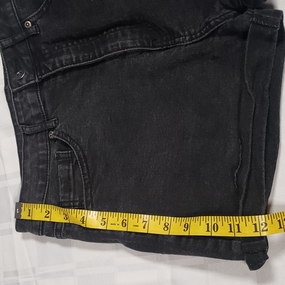 🧑🎄10/10🧑🎄🖤FOREVER 21 BLACK SHORT SIZE 9 🖤 - Picture 7 of 8